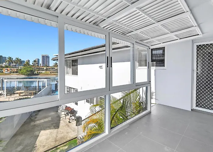 Riverside 4 Bedroom House Unit In Surfers Paradise