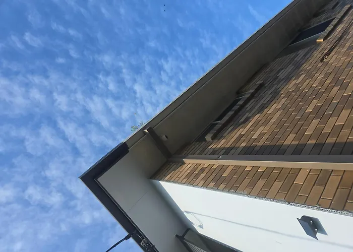 Riverside 4 Bedroom House Unit In Surfers Paradise