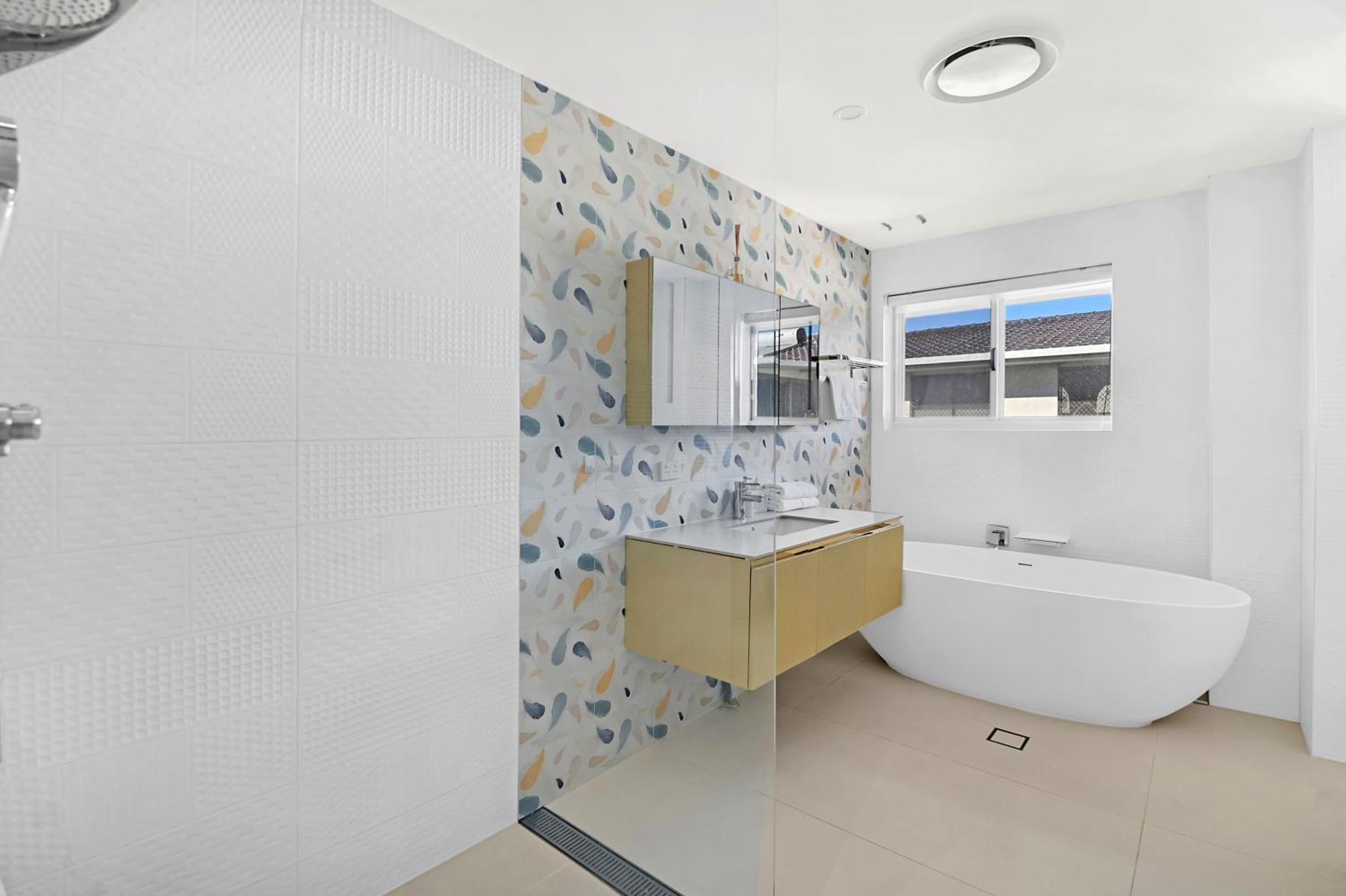 Riverside 4 Bedroom House Unit In Surfers Paradise