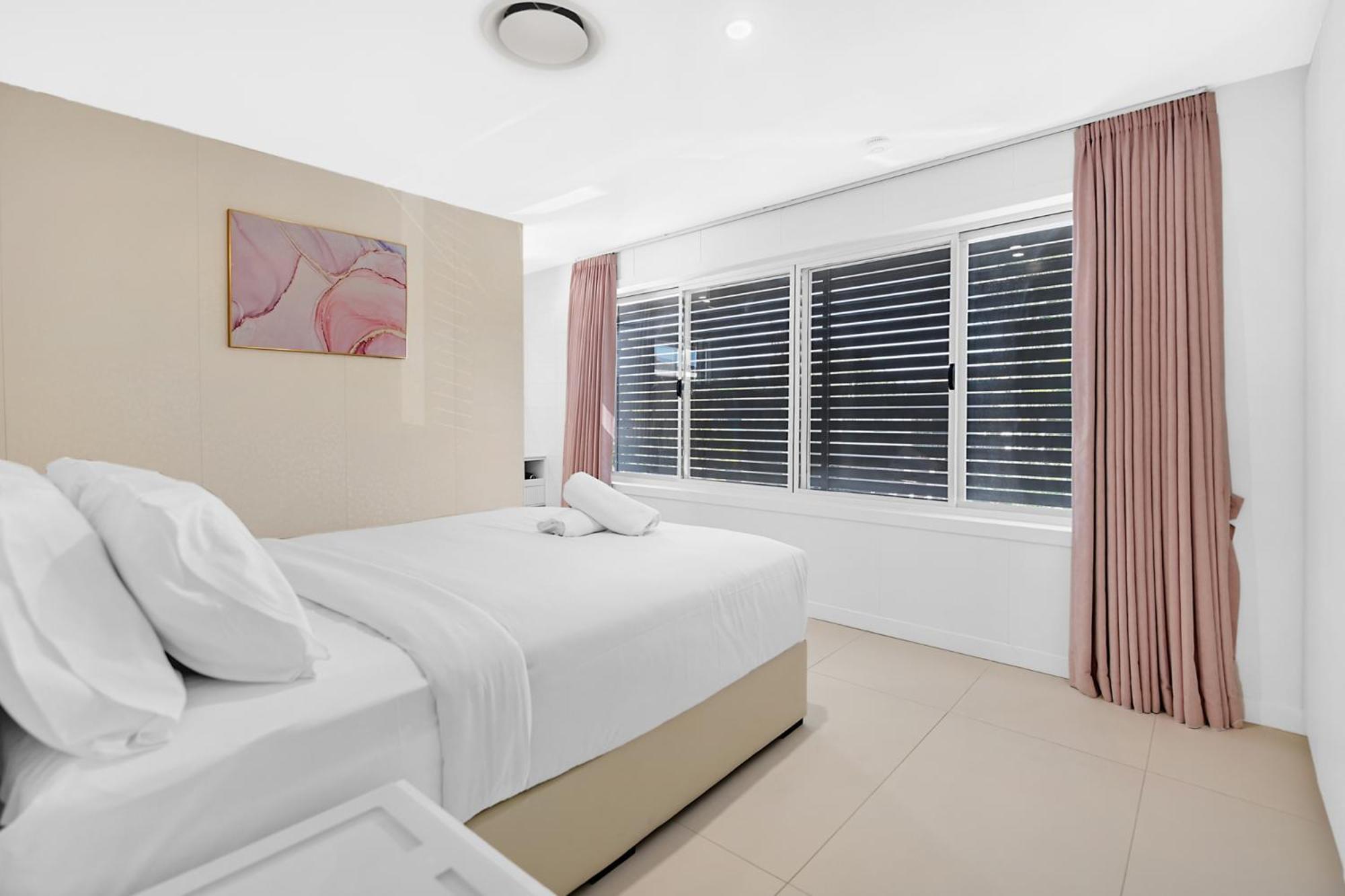 Riverside 4 Bedroom House Unit In Surfers Paradise